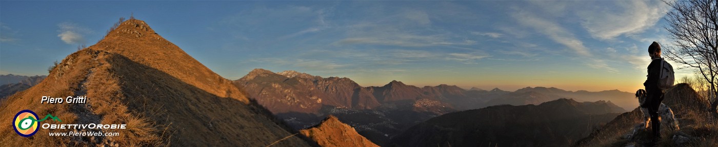 46 Da anticima panoramica su Gioco e Val Serina con colori inizio tramonto.jpg